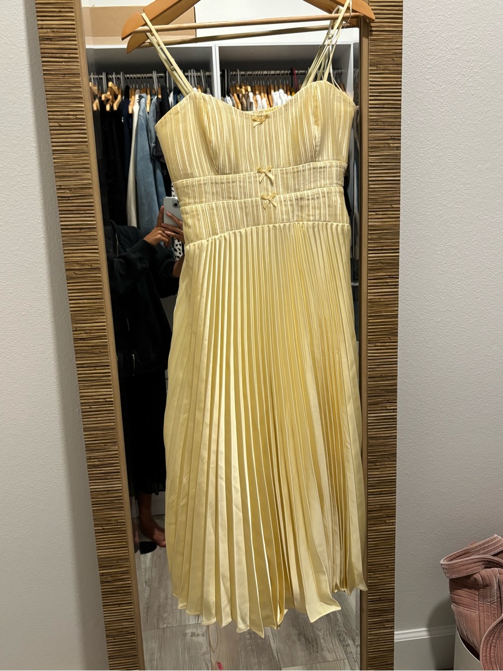 ASTR The Label Shionagh Satin Bow-Detail Pleated Midi Dress - Picture 4 of 6